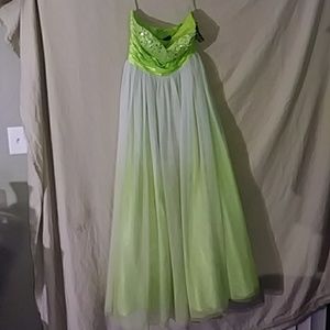 Full-length dress gown sleeveless prom Style